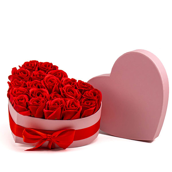 Srdcový box s červenými ružami (18ks)