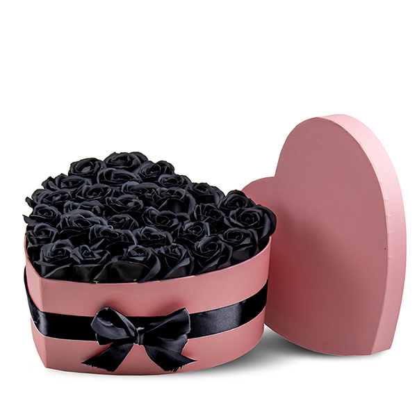 Srdcový box s čiernymi ružami (25ks)