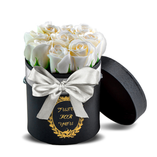 Box s bielymi ružami (13ks)